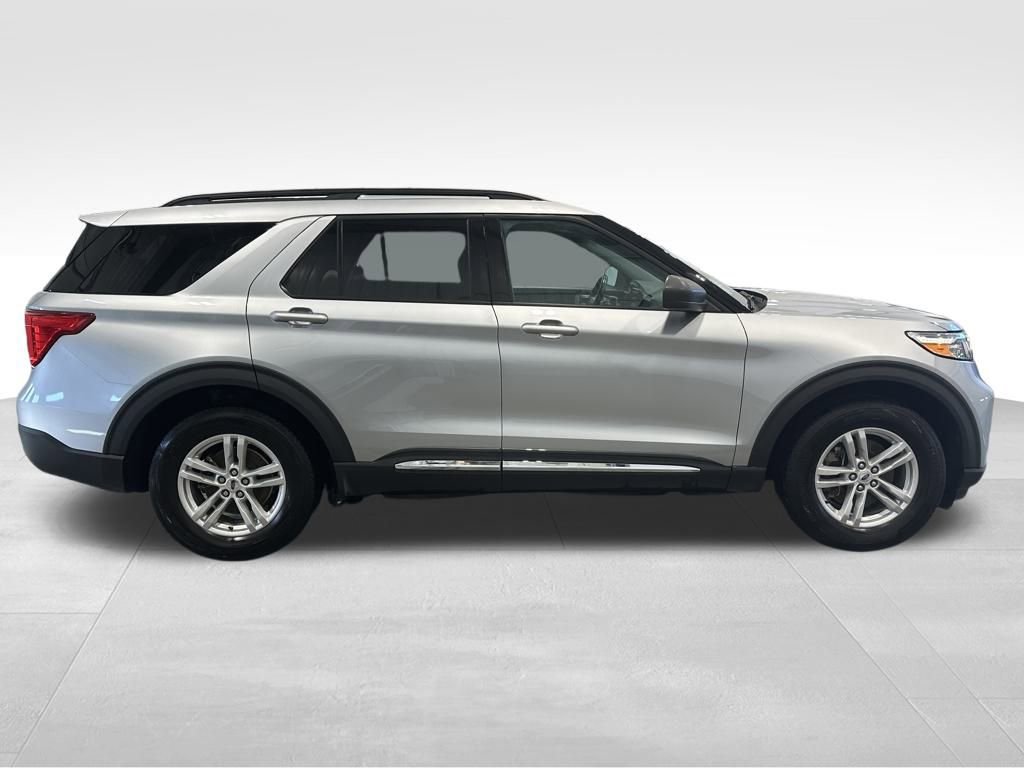 Used 2023 Ford Explorer XLT image 8