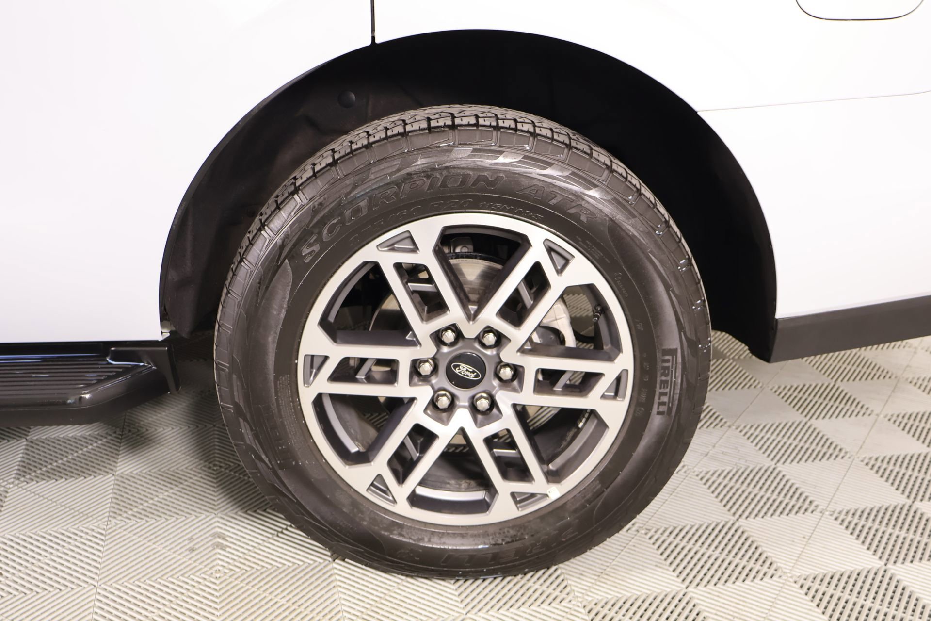 Used 2025 Ford Expedition Active AWD/4WD image 19