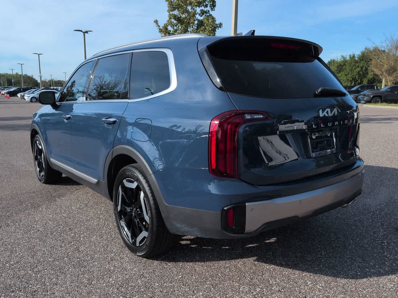 Used 2025 Kia Telluride S FWD image 4
