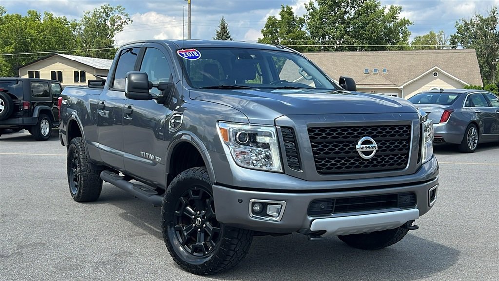 Used 2018 Nissan Titan PRO-4X image 2
