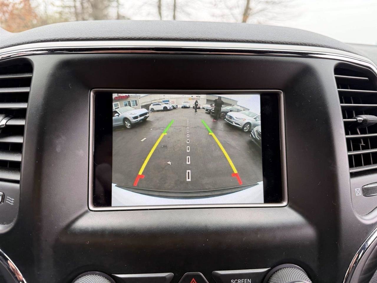 Used 2019 Jeep Grand Cherokee Laredo image 19