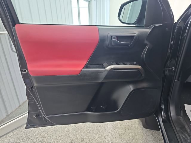 Used 2019 Toyota Tacoma SR5 AWD/4WD image 10