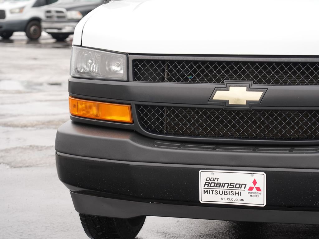 Used 2022 Chevrolet Express 3500 LS RWD image 9