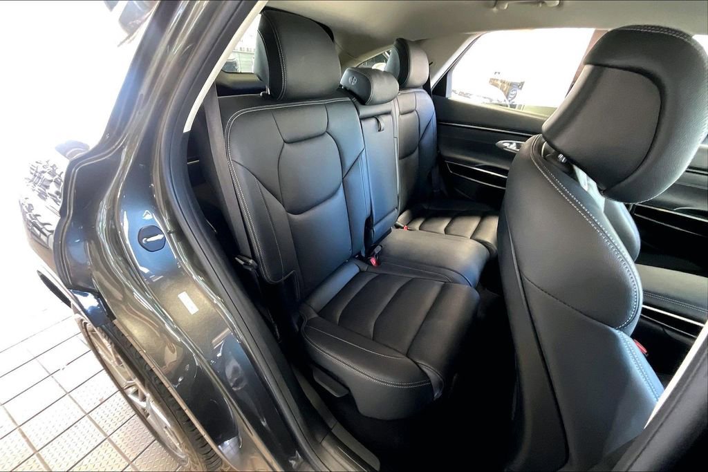 Used 2025 Genesis GV70 2.5T image 15