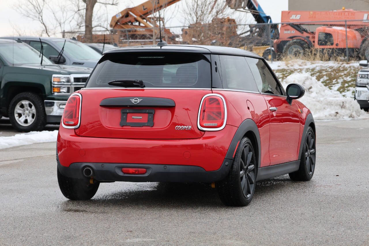Used 2019 MINI Cooper 2-Door Hardtop image 9