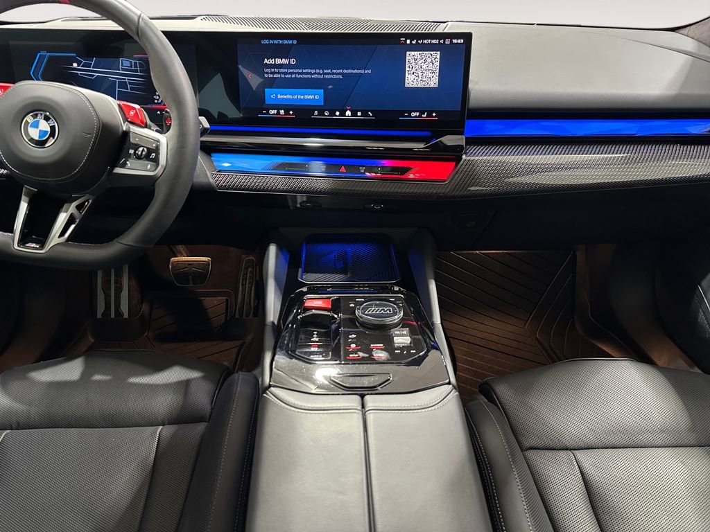 Used 2025 BMW M5 Touring image 9