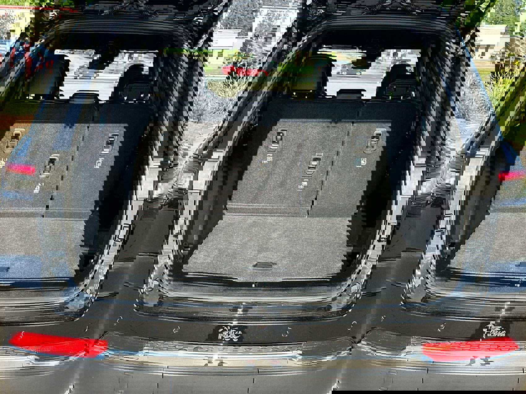 Used 2025 Jeep Grand Cherokee Limited image 24