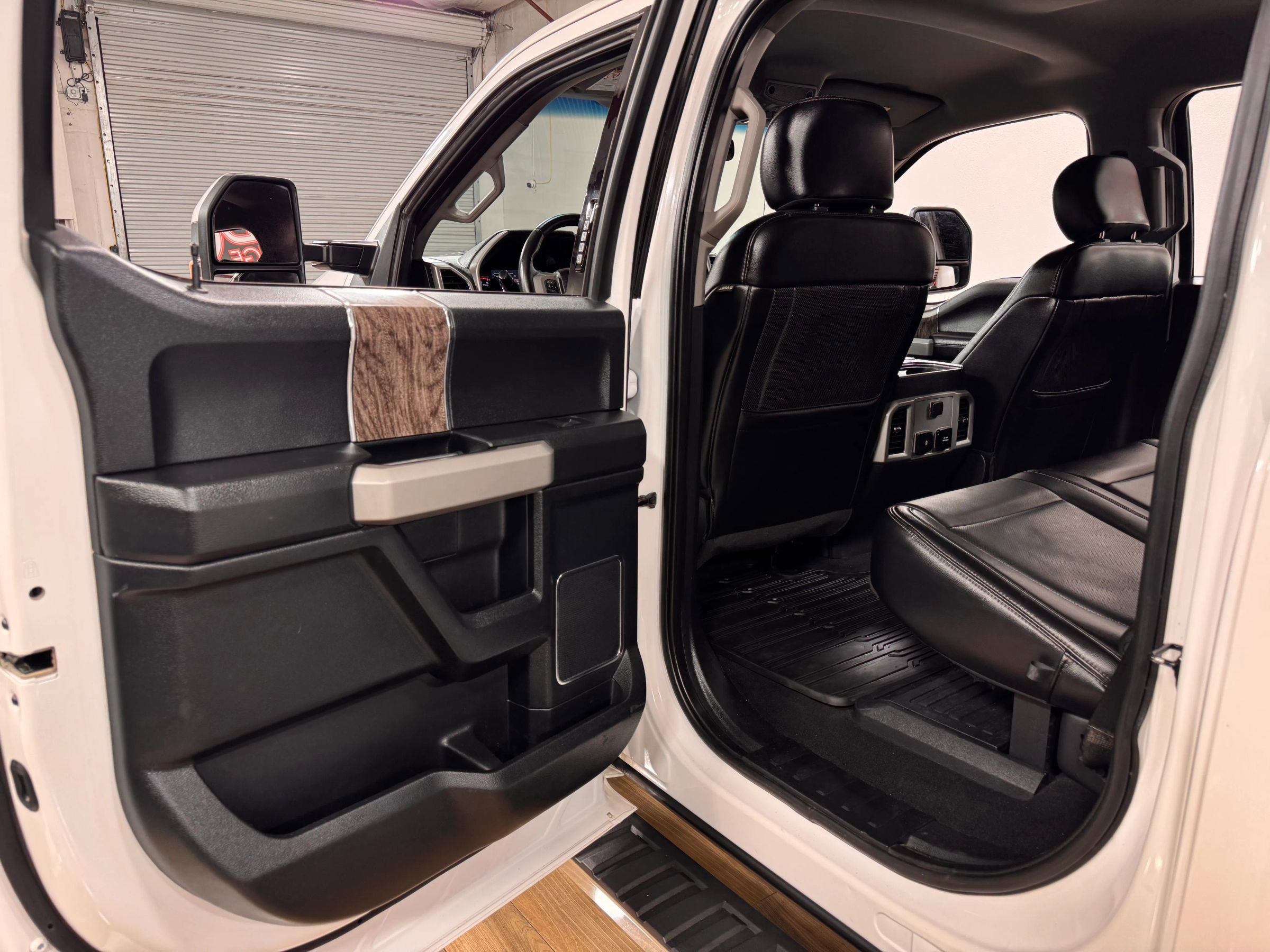 Used 2019 Ford F350 Lariat w/ Lariat Ultimate Package image 15