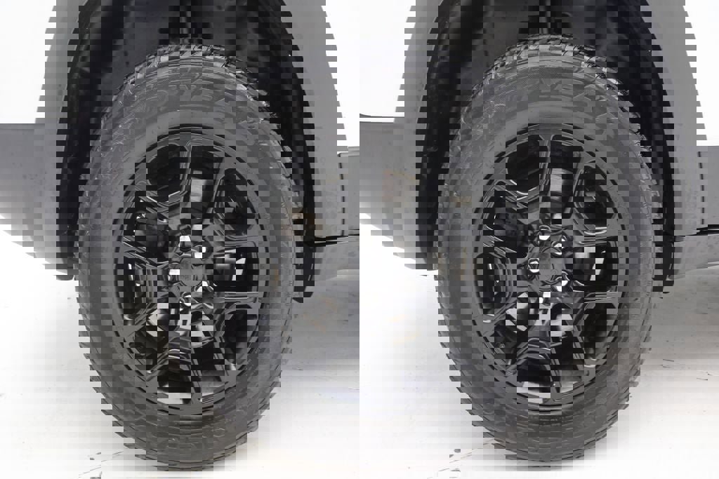 Used 2019 Jeep Cherokee Trailhawk w/ Cold Weather Group image 9