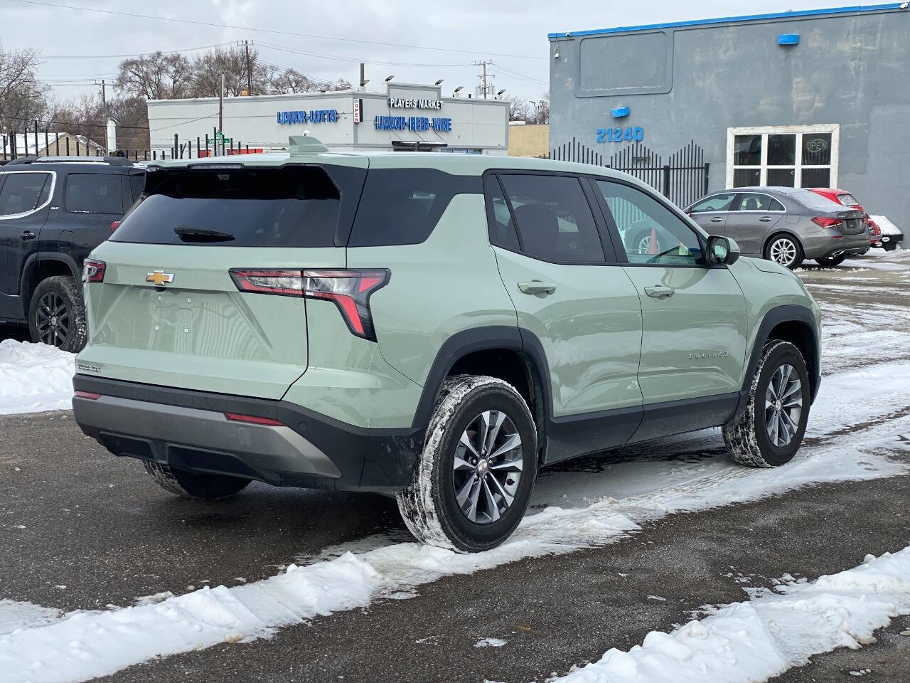 Used 2025 Chevrolet Equinox LT w/ Safety and Technology Package image 4