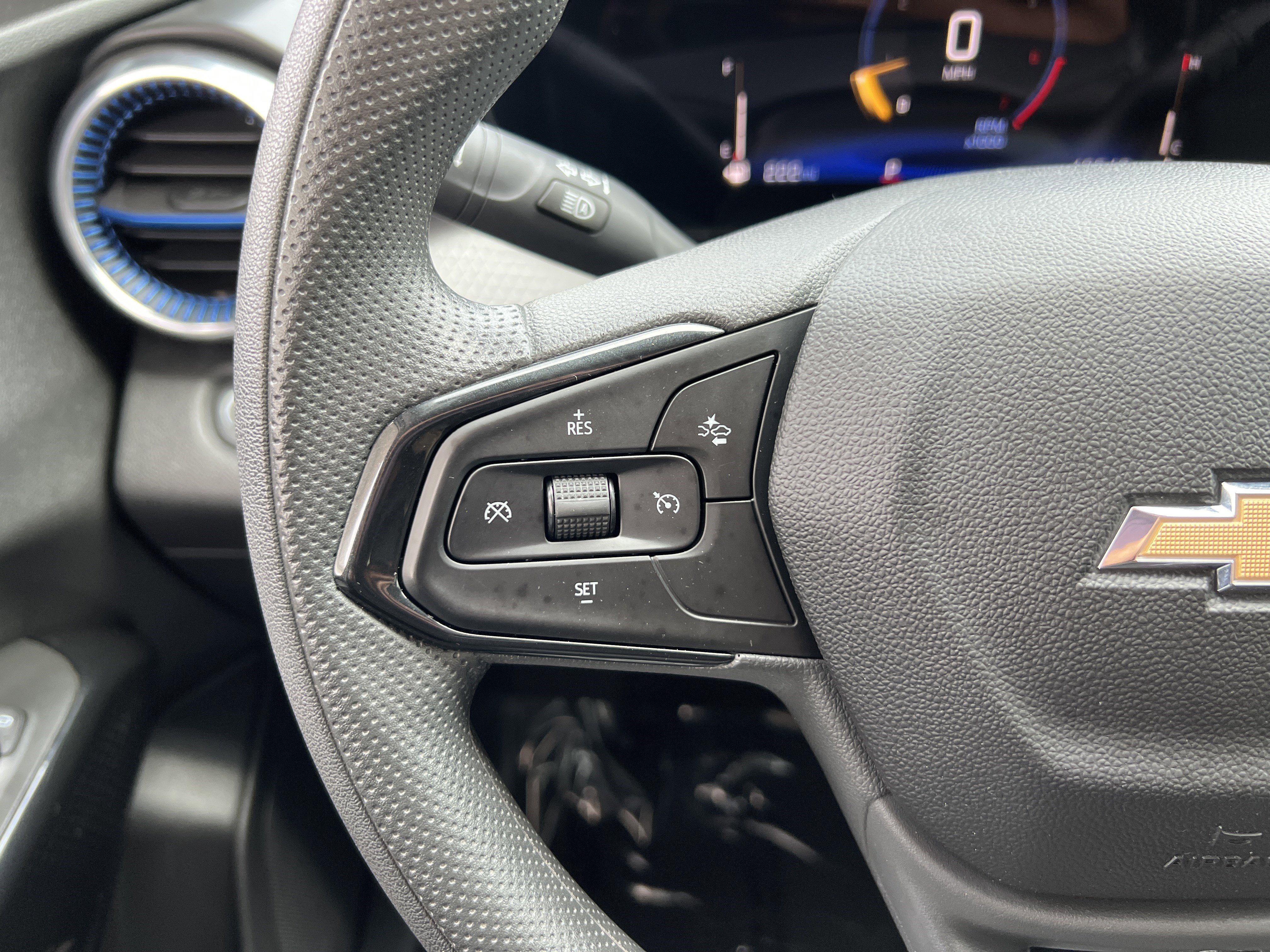 Used 2025 Chevrolet Trax LT FWD image 26