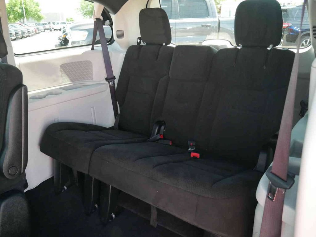 Used 2016 Dodge Grand Caravan SE FWD image 12