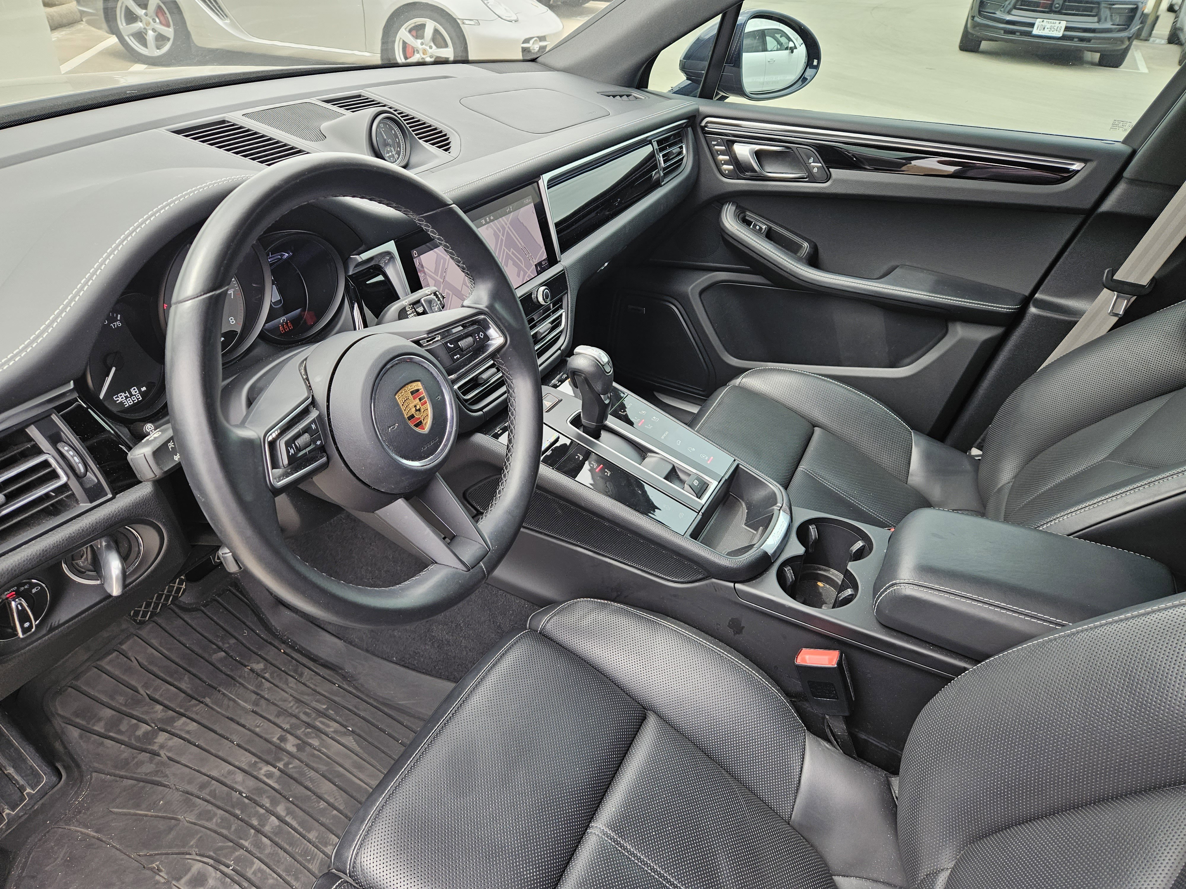 Certified 2022 Porsche Macan S AWD/4WD image 4