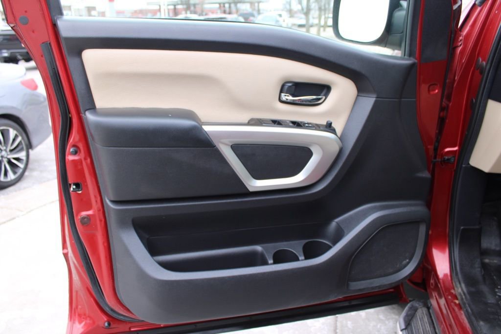 Used 2017 Nissan Titan SV image 18