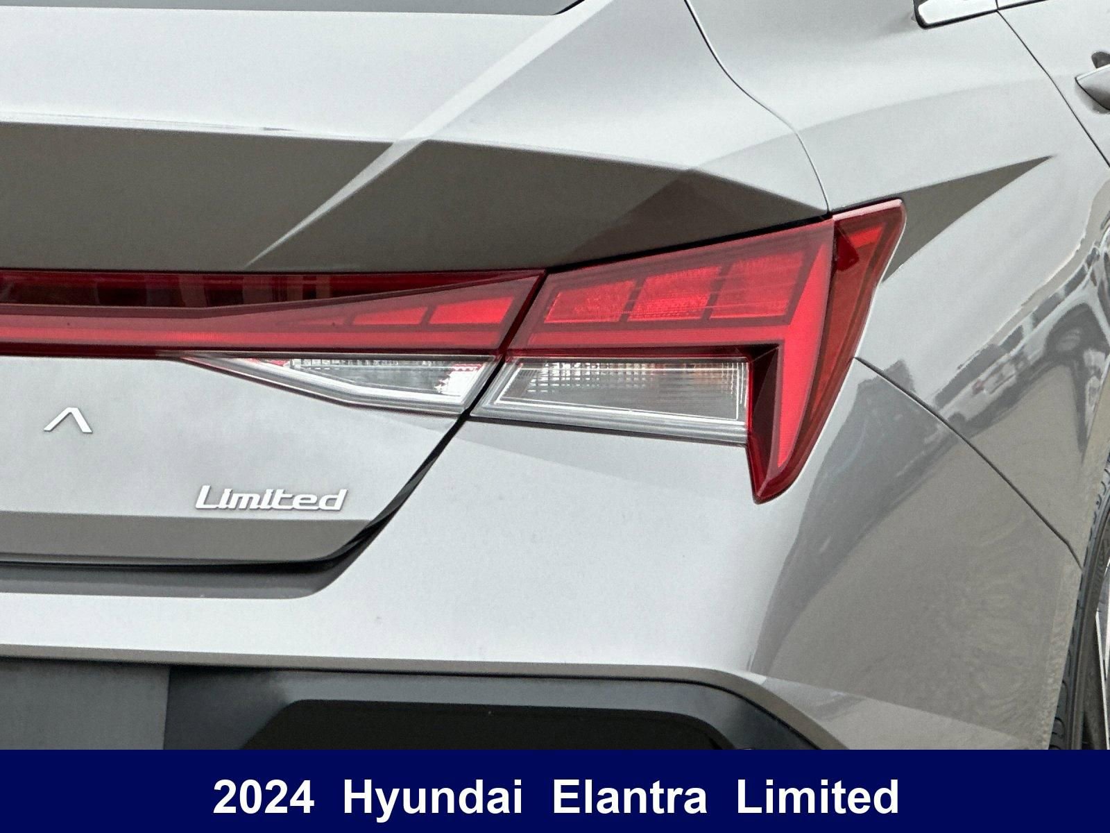 Used 2024 Hyundai Elantra Limited FWD image 34
