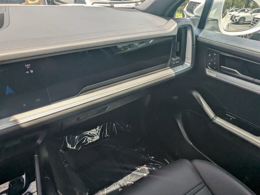 Used 2026 Porsche Cayenne AWD/4WD image 4