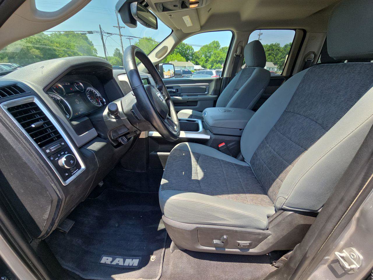 Used 2020 RAM 1500 Classic Warlock w/ Luxury Group image 3