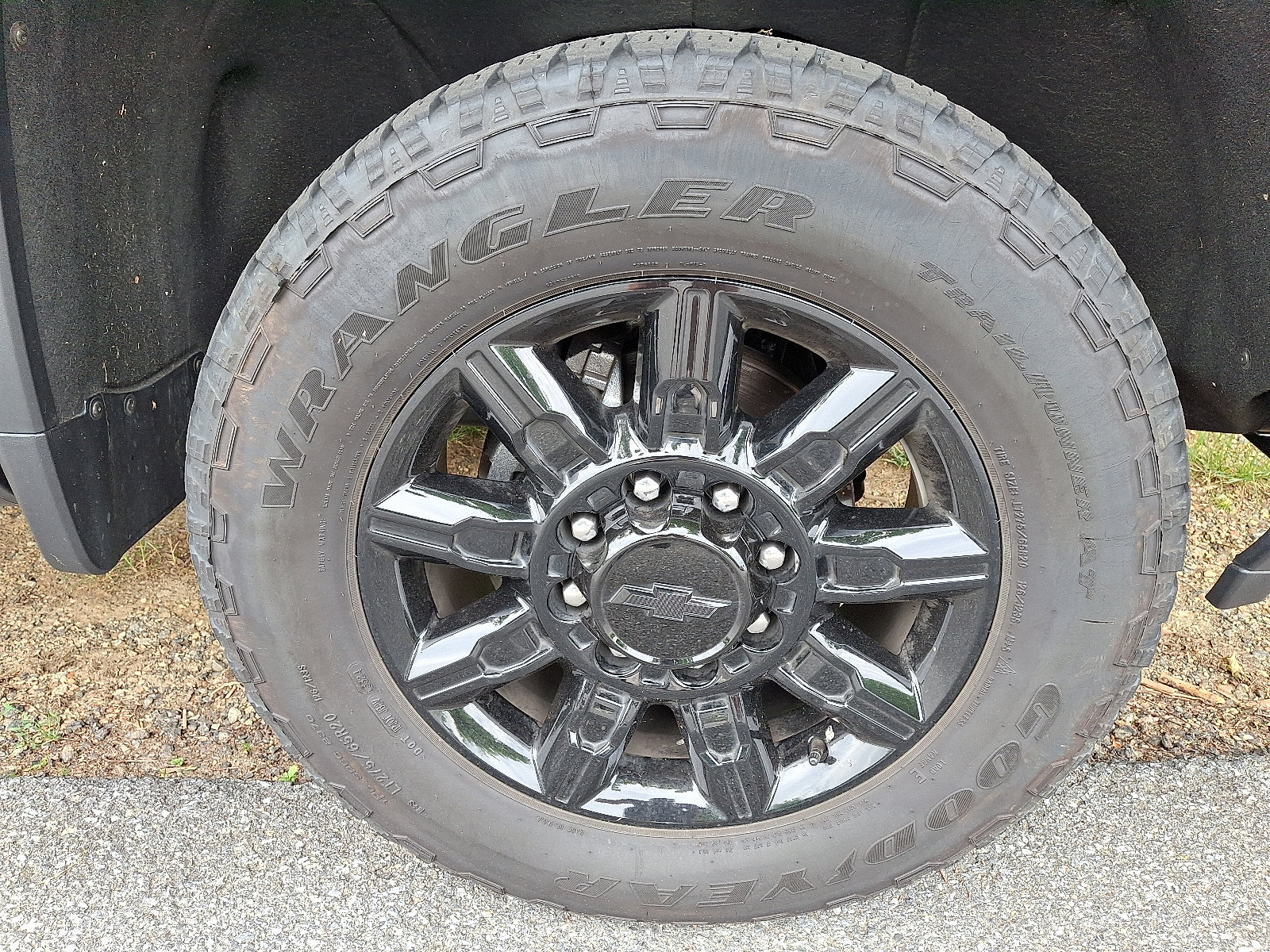 Used 2025 Chevrolet Silverado 2500 High Country w/ High Country Premium Package AWD/4WD image 8