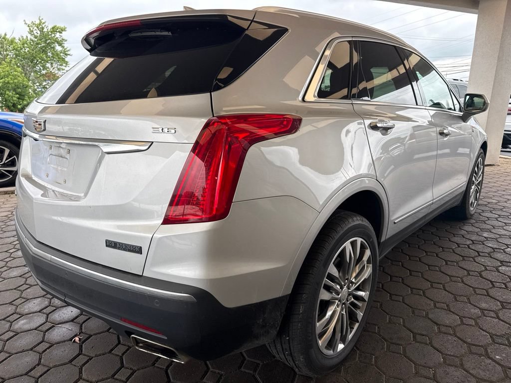 Used 2017 Cadillac XT5 Premium Luxury w/ Advanced Security Package AWD/4WD image 6