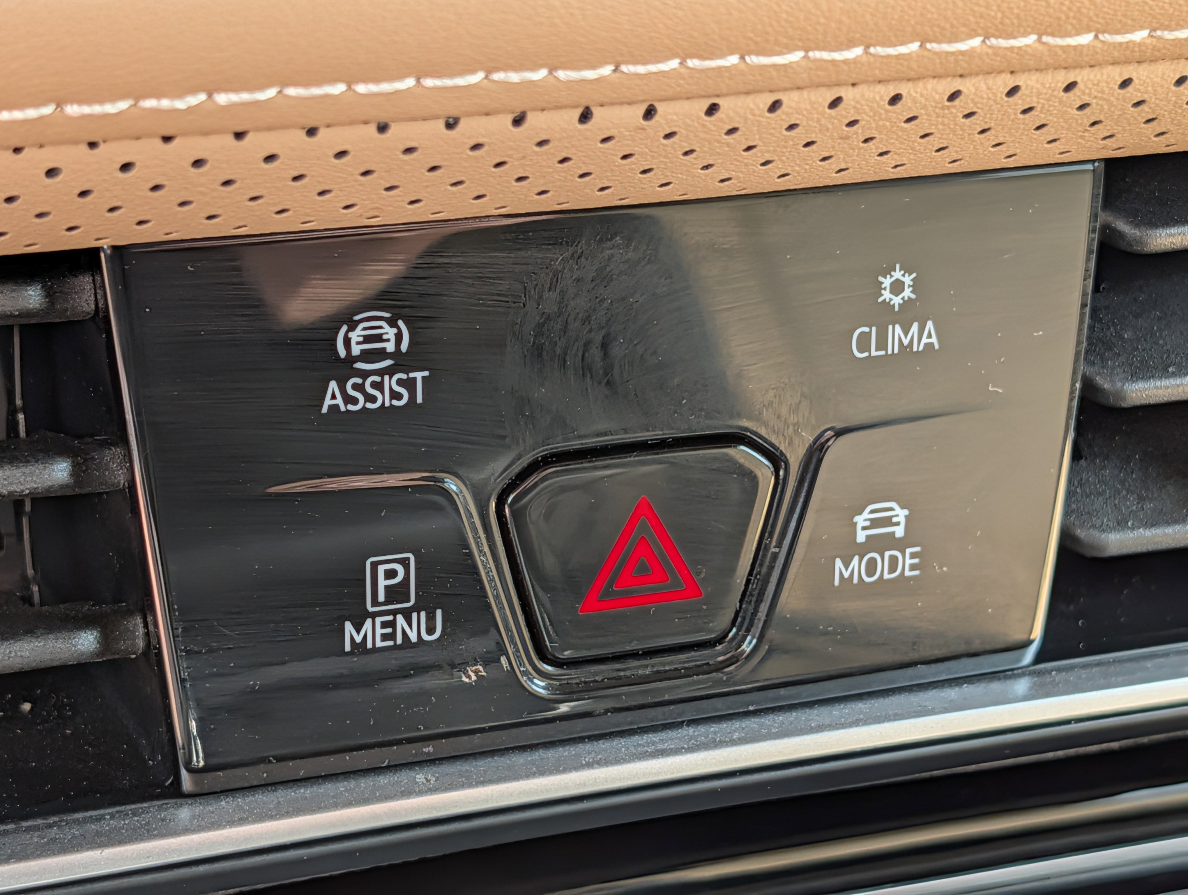 Used 2024 Volkswagen Atlas Cross Sport SE AWD/4WD image 28