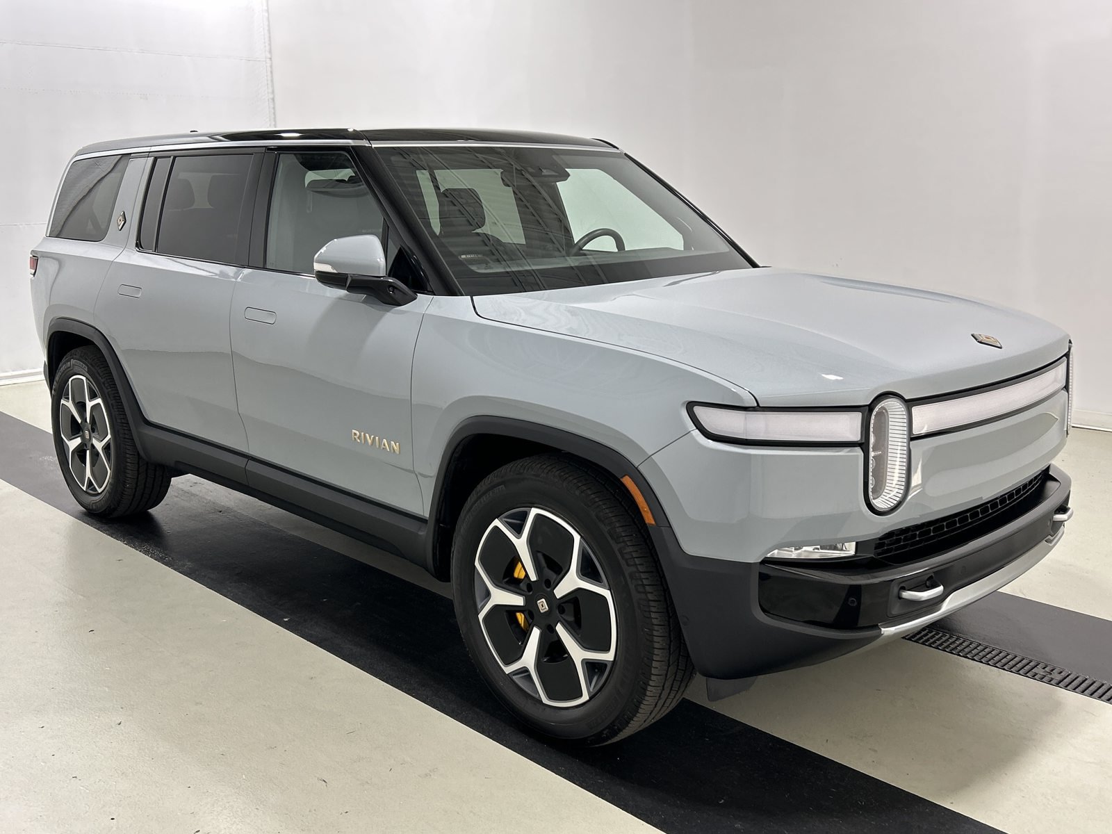 Used 2024 Rivian R1S Adventure Quad AWD/4WD image 7