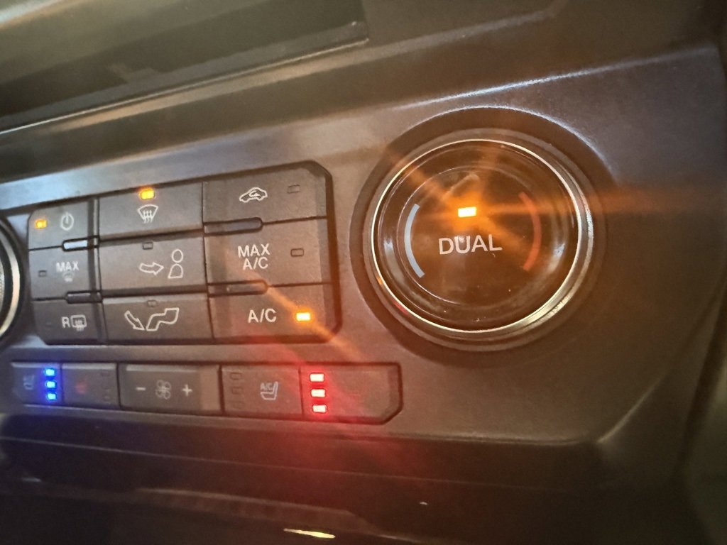 Used 2015 Ford F150 Platinum w/ Equipment Group 701A Luxury image 33