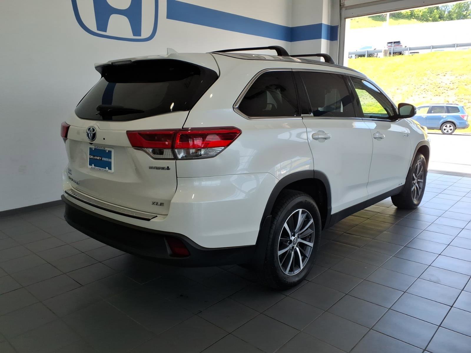 Used 2019 Toyota Highlander XLE AWD/4WD image 5