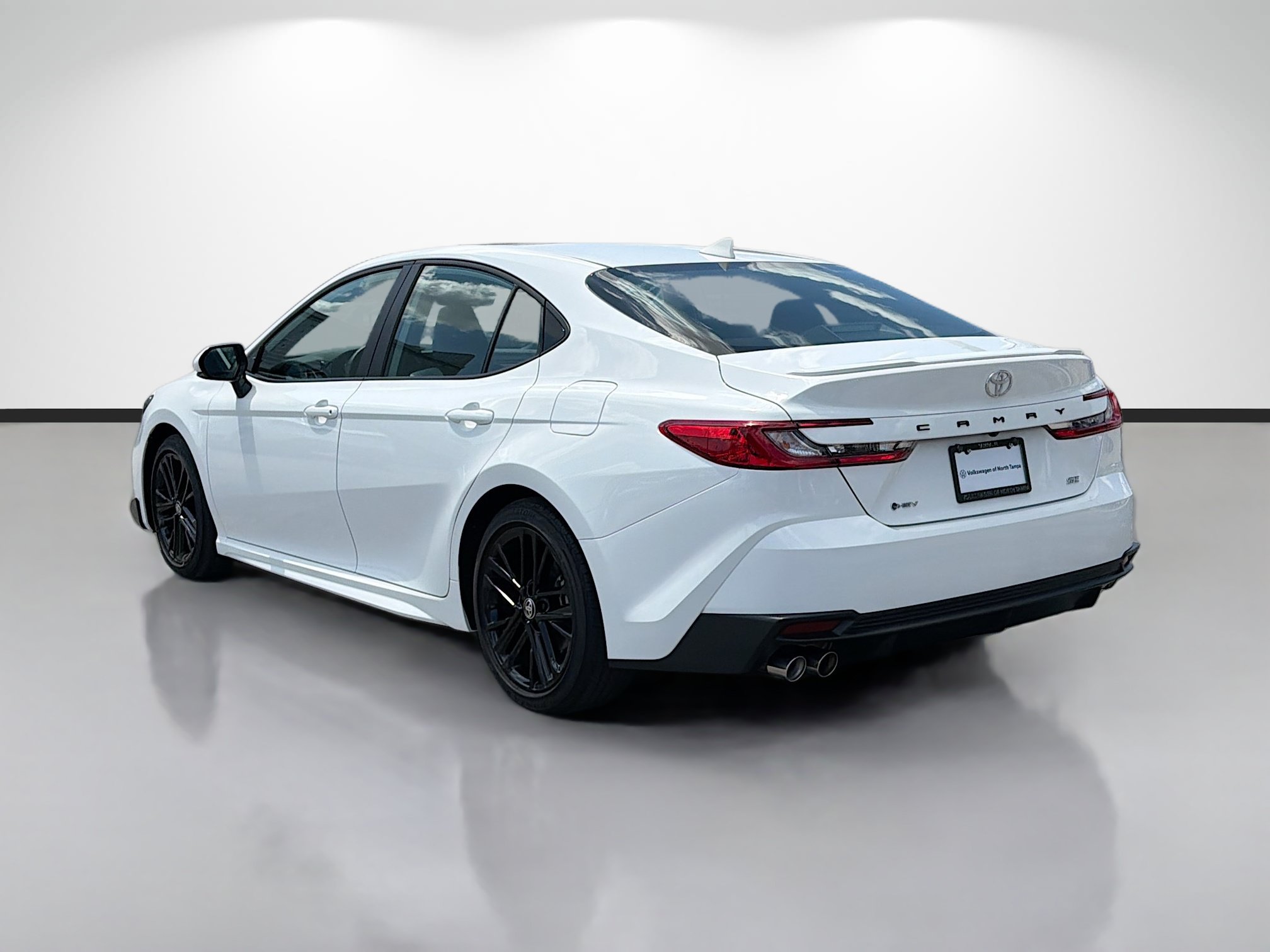 Used 2025 Toyota Camry SE w/ Multimedia Upgrade Package FWD image 5