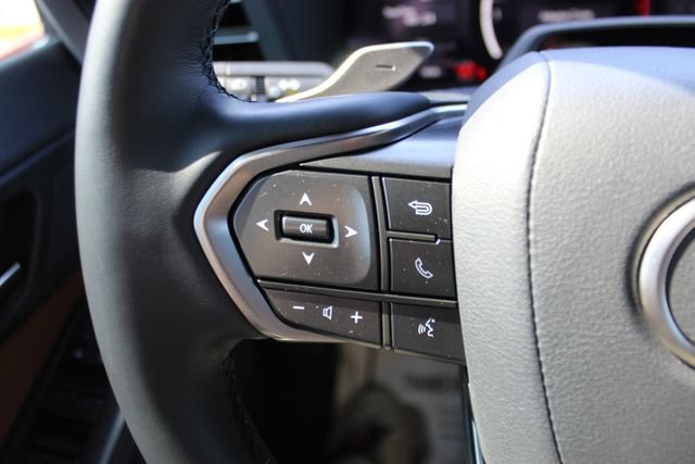 Used 2025 Lexus GX 550 w/ Accessory Package (Z1) AWD/4WD image 12
