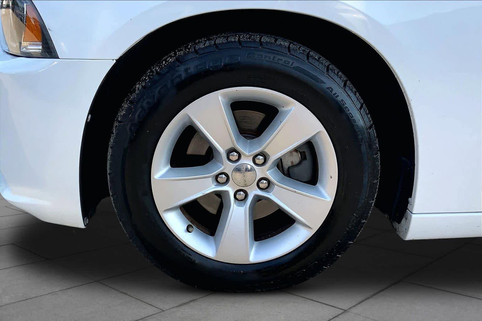 Used 2014 Dodge Charger SE w/ Connectivity Group RWD image 10