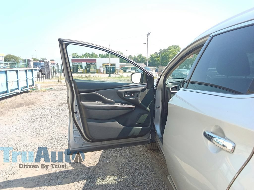 Used 2019 Nissan Murano SL FWD image 17