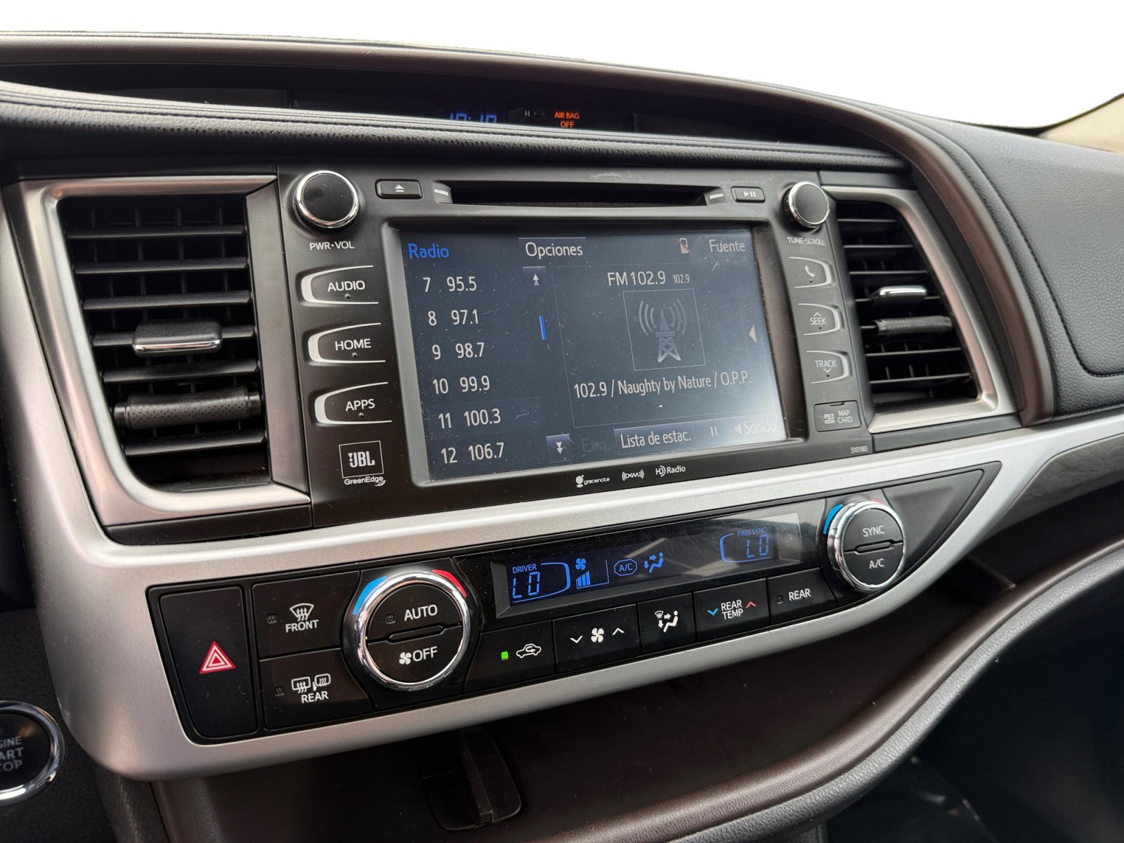 Used 2017 Toyota Highlander Limited image 12