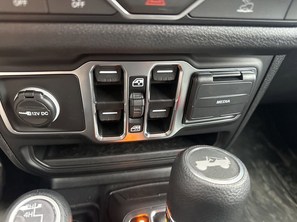 Used 2025 Jeep Wrangler Sport S image 33