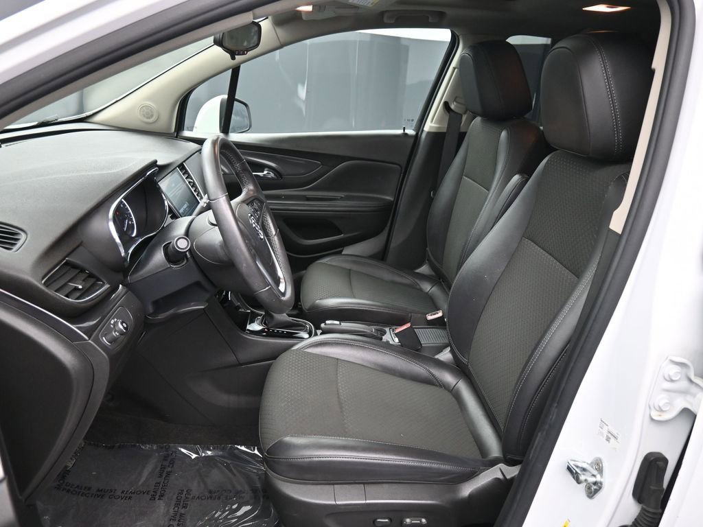 Used 2021 Buick Encore Preferred w/ Safety Package II image 19