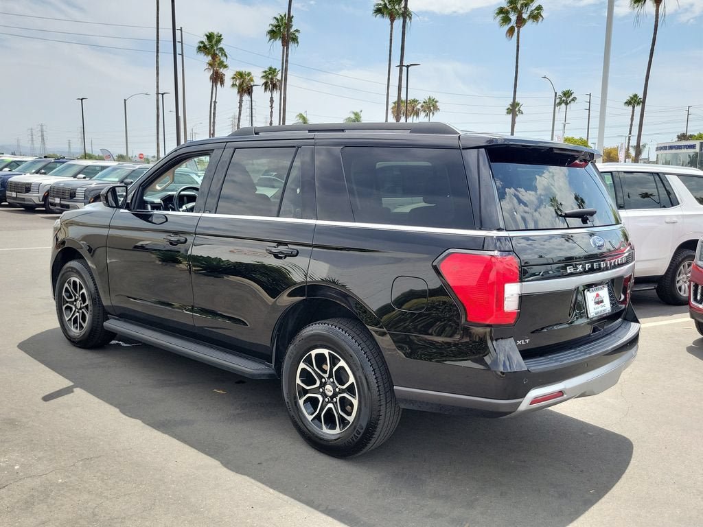 Used 2024 Ford Expedition XLT RWD image 3