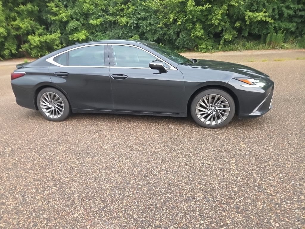 Used 2024 Lexus ES 300h Ultra Luxury w/ Accessory Package (Z1) FWD image 25