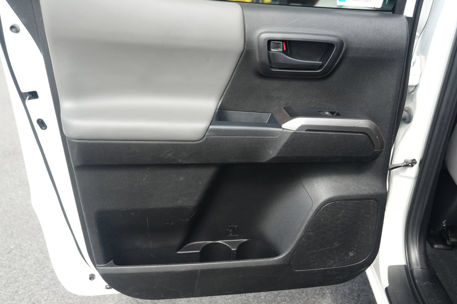 Used 2021 Toyota Tacoma SR5 AWD/4WD image 18