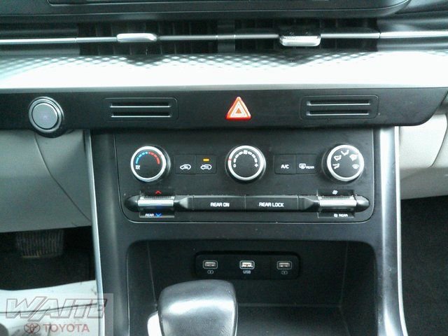 Used 2023 Kia Carnival LX image 15