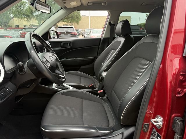 Used 2024 Hyundai Venue Limited FWD image 24