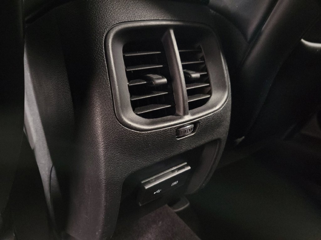 Used 2019 Jeep Cherokee Latitude Plus w/ Cold Weather Group AWD/4WD image 32
