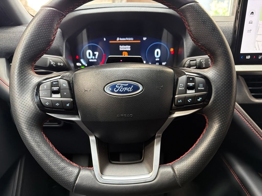 Used 2025 Ford Explorer ST-Line w/ ST-Line Street Pack AWD/4WD image 18