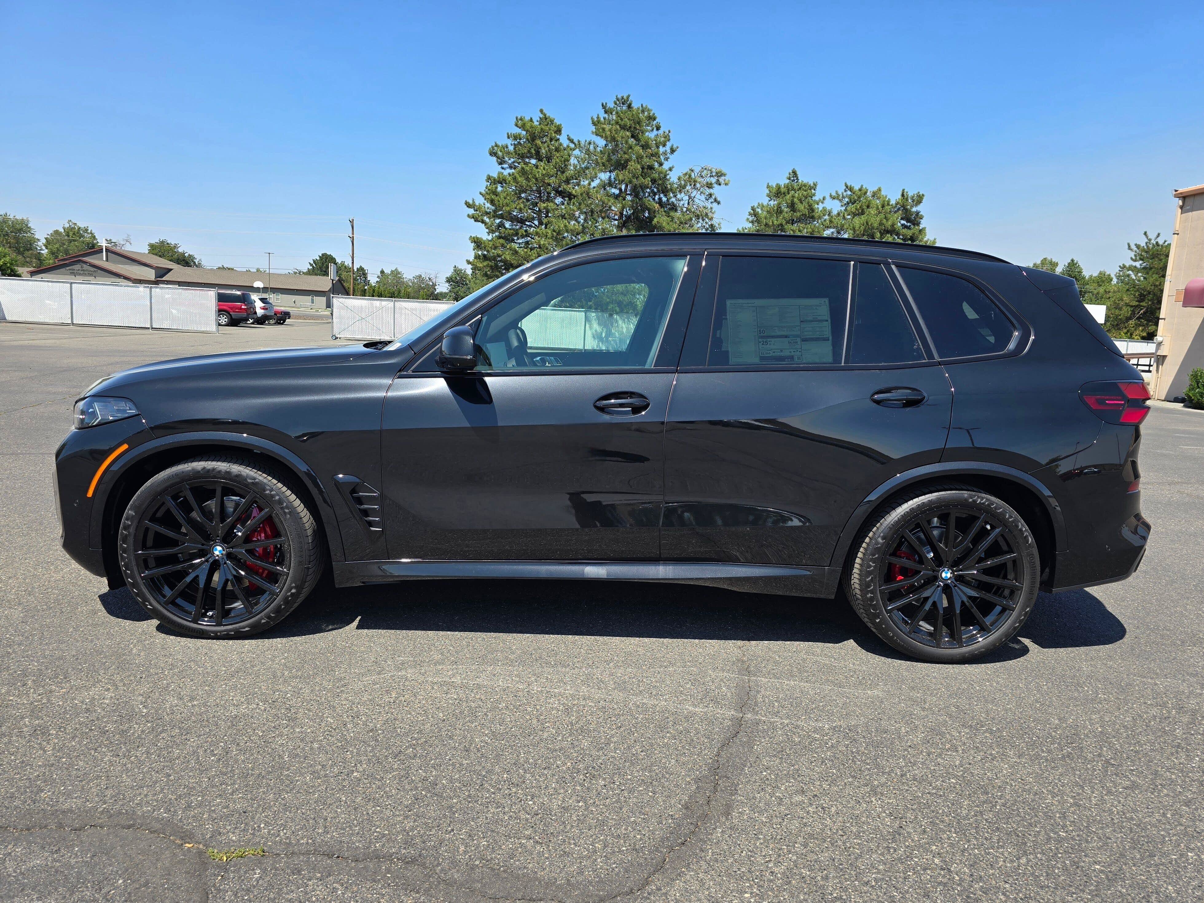 New 2026 BMW X5 xDrive40i w/ M Sport Package AWD/4WD image 3