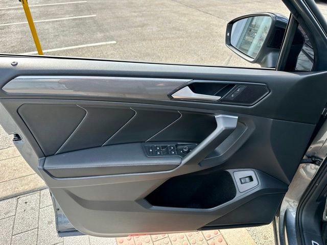 Used 2022 Volkswagen Tiguan SE R-Line image 10