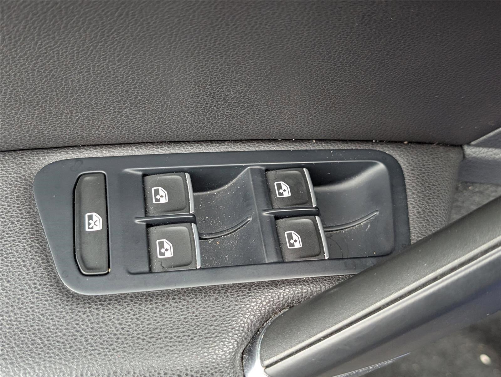 Used 2016 Volkswagen Golf R 4-Door image 17