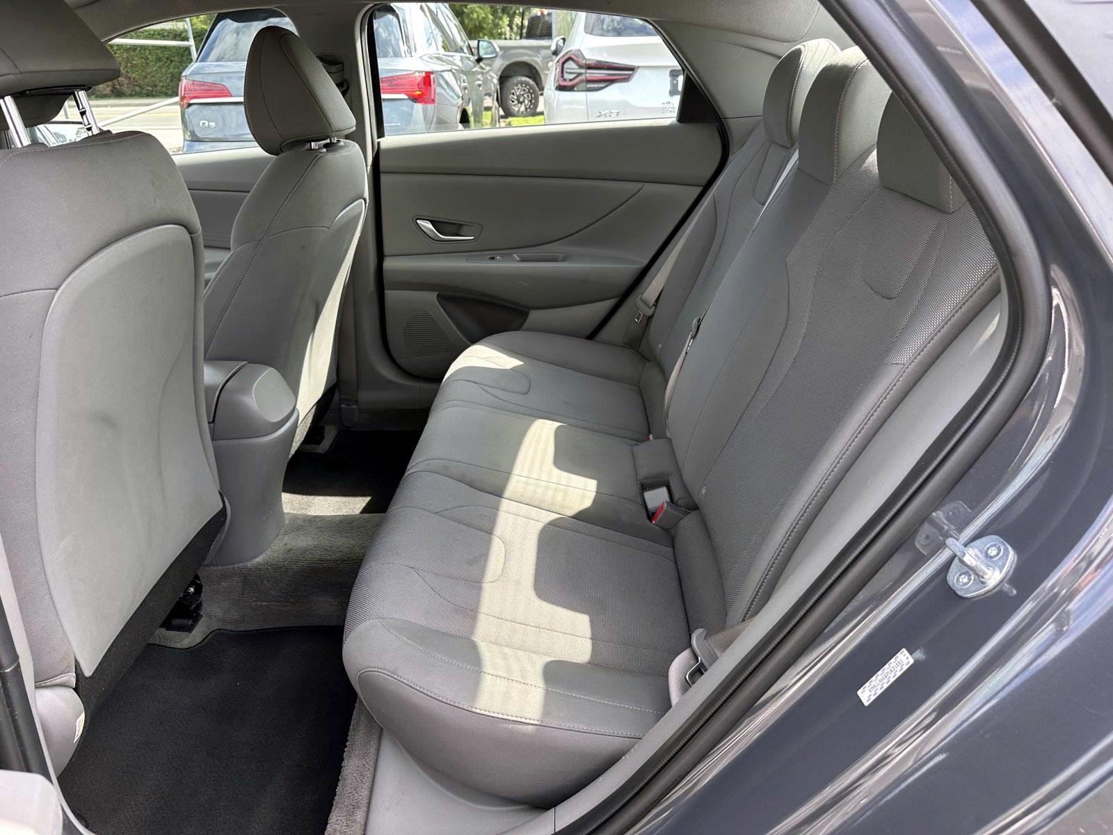 Used 2023 Hyundai Elantra SE FWD image 12