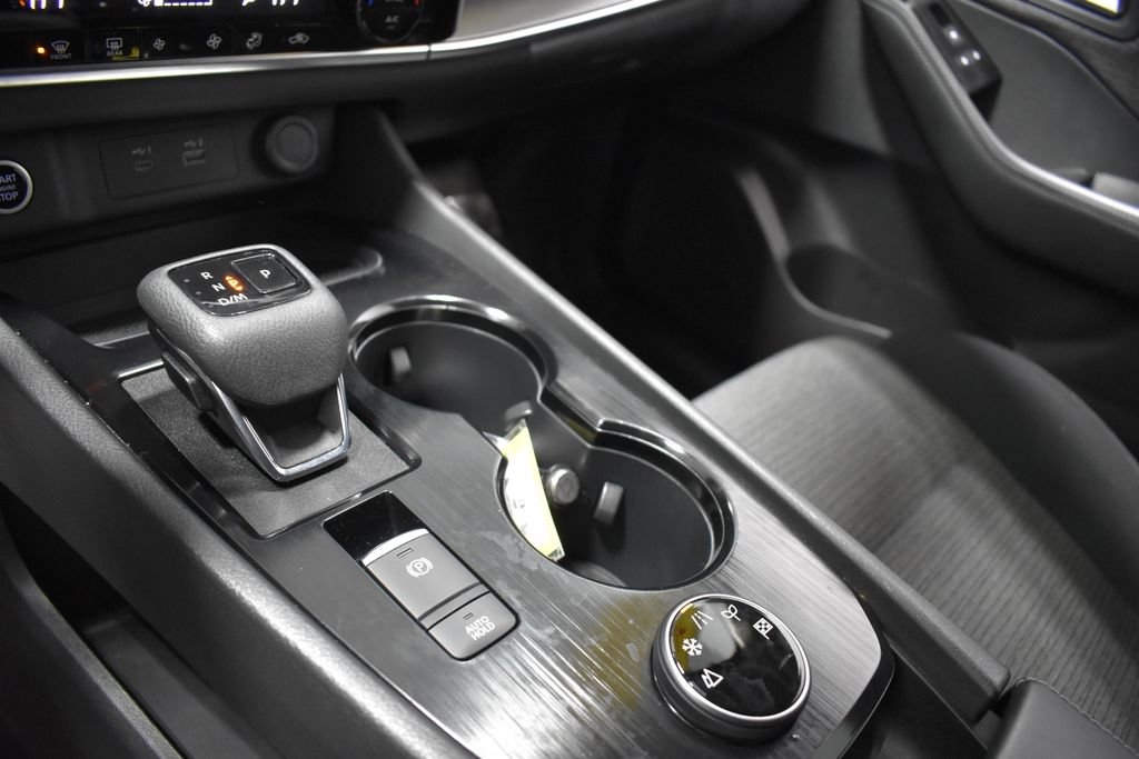 Certified 2023 Nissan Rogue SV image 18