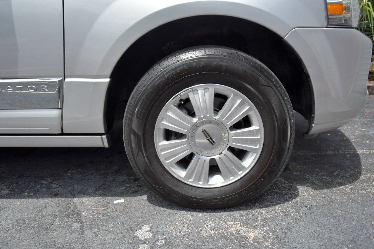 Used 2014 Lincoln Navigator Base 4x2 4dr SUV image 39