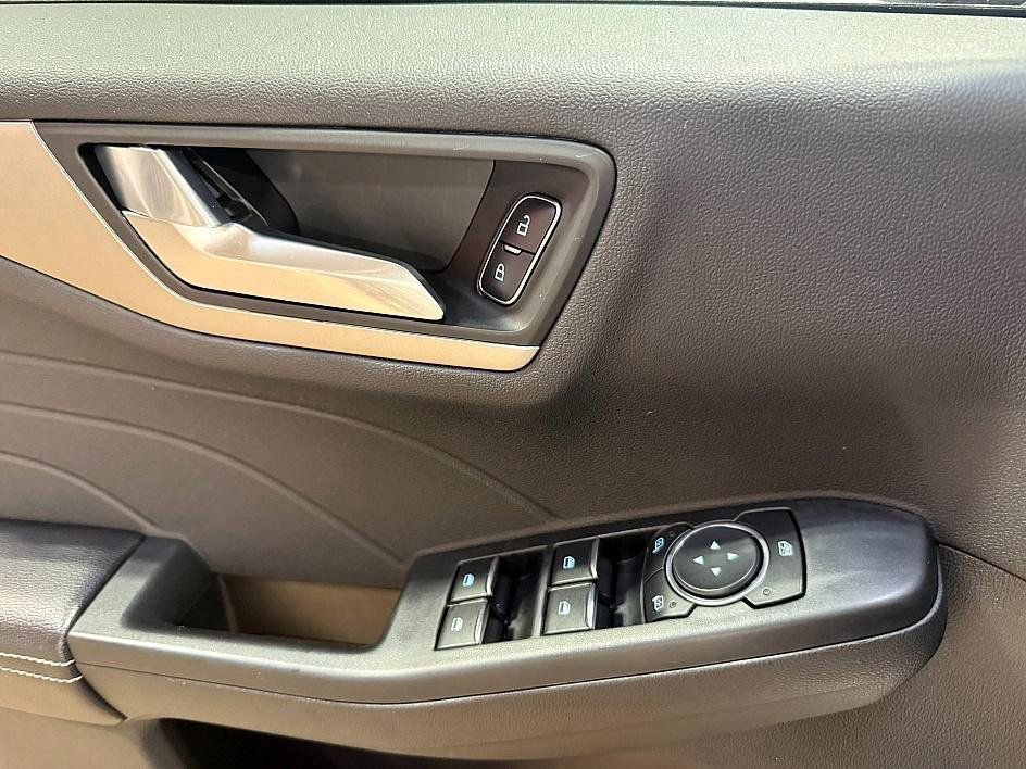 Used 2022 Ford Escape SEL image 19