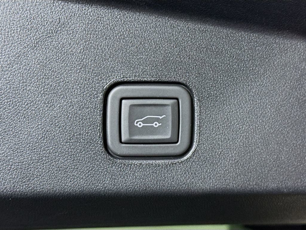 Used 2024 Cadillac Lyriq Luxury AWD/4WD image 30
