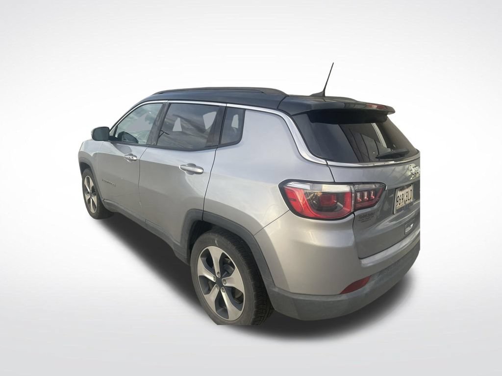 Used 2018 Jeep Compass Latitude w/ Popular Equipment Group FWD image 10